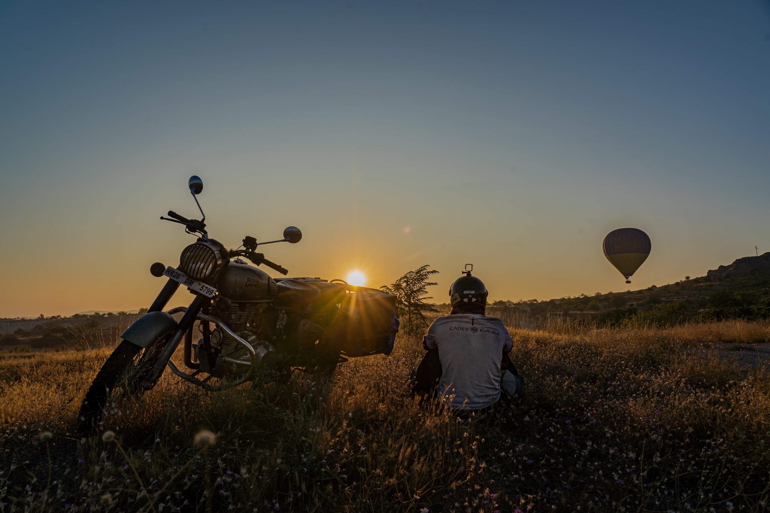 Photo de Sébastien Redon Photographe et vidéaste sur Lyon d'un homme voyageant en moto Lyon