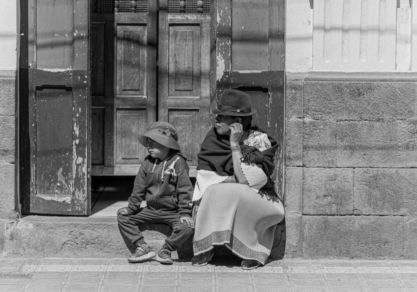 photo voyage Equateur femme et son enfant Quechua Sébastien Redon monttevideo Lyon